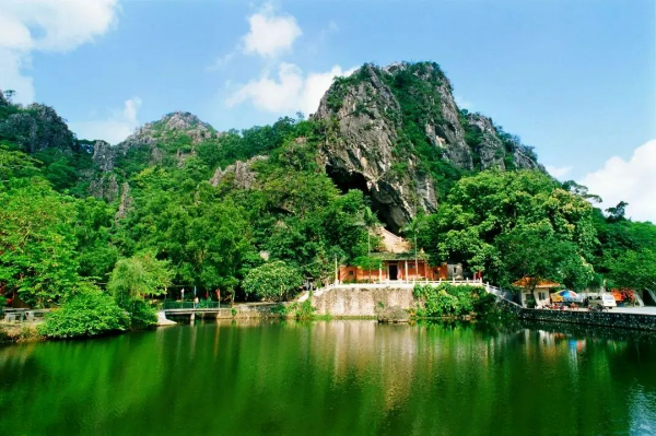 陽春市凌霄巖風景區——陽春市春灣風景區——陽春市崆峒巖風景區